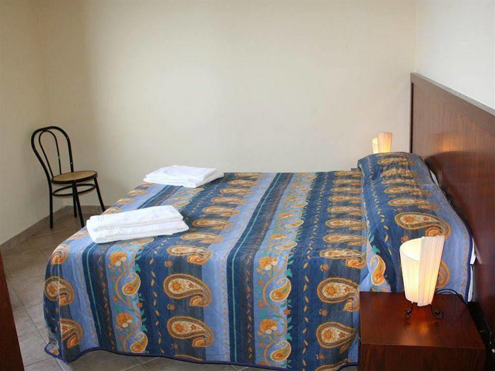 Red Hotel Sant'Elia ซานตากาตา ดี มิลลิเตลโล ภายนอก รูปภาพ